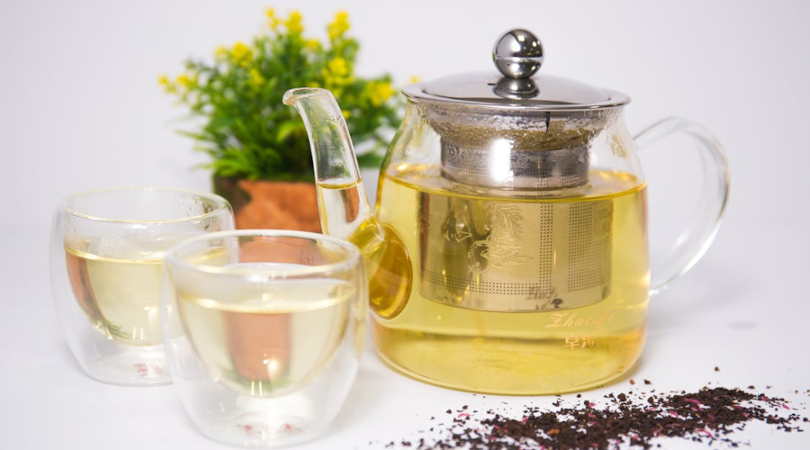 Dia Mundial do Chá: benefícios da infusão de ervas para a saúde de todos