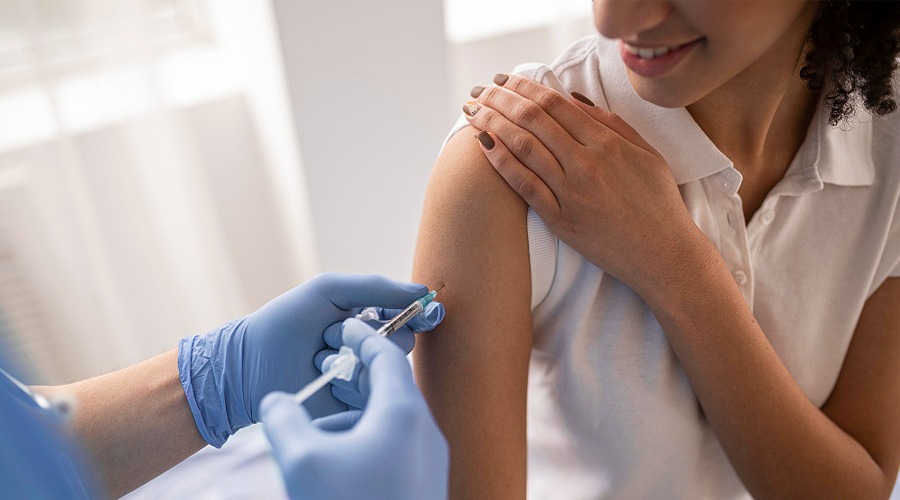 Campanha anual de vacinação contra a gripe começa em meio ao aumento de casos no Brasil